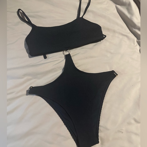 Flatter Me ring linked cut out one piece - Picture 11 of 15